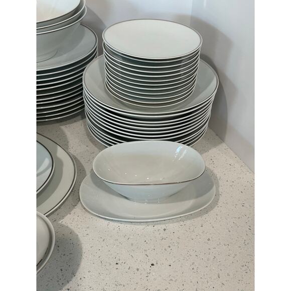 96 Piece ROSENTHAL BONE CHINA Service For 12 - Picture 2 of 10